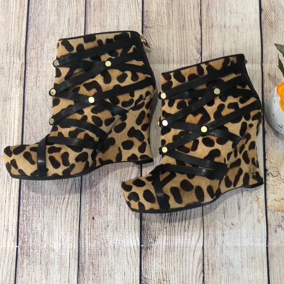 House of Harlow 1960 Ava Bootie In Sahara Leopard - Picture 1 of 8
